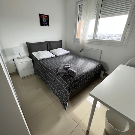 Super 4 Pieces Refait A Neuf Apartment Вильорбан Екстериор снимка