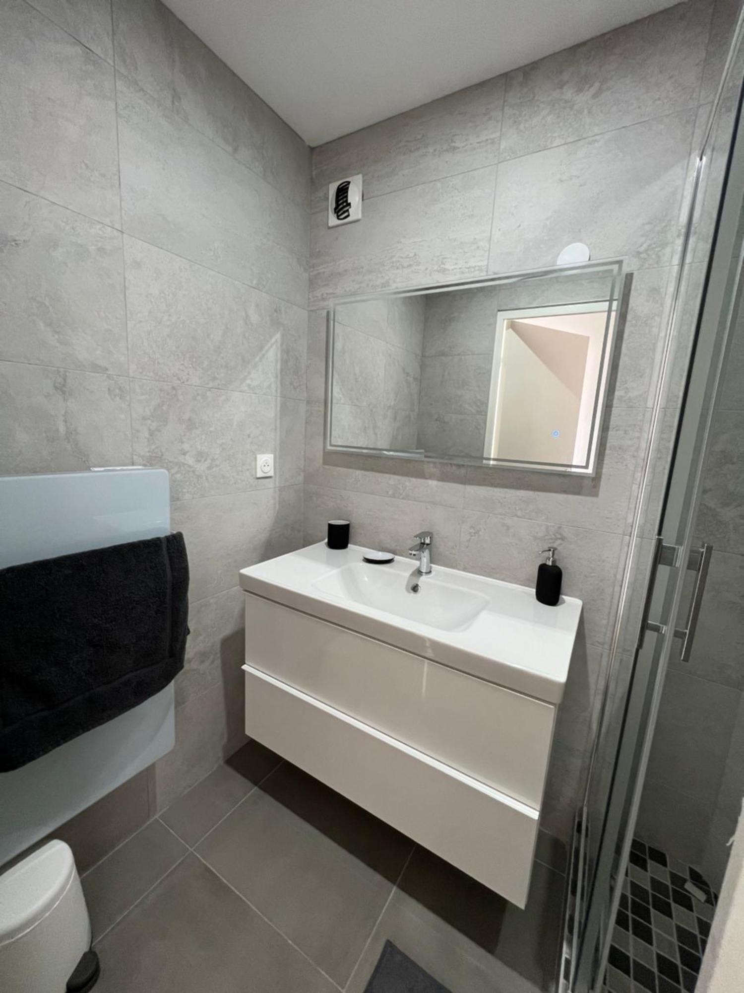 Super 4 Pieces Refait A Neuf Apartment Вильорбан Екстериор снимка